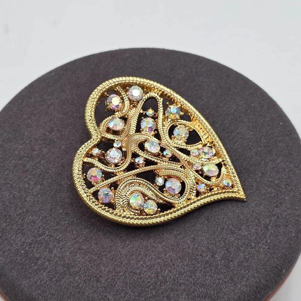 Vintage Gold Tone Heart Shape Brooch Pin White Crystal 1.5